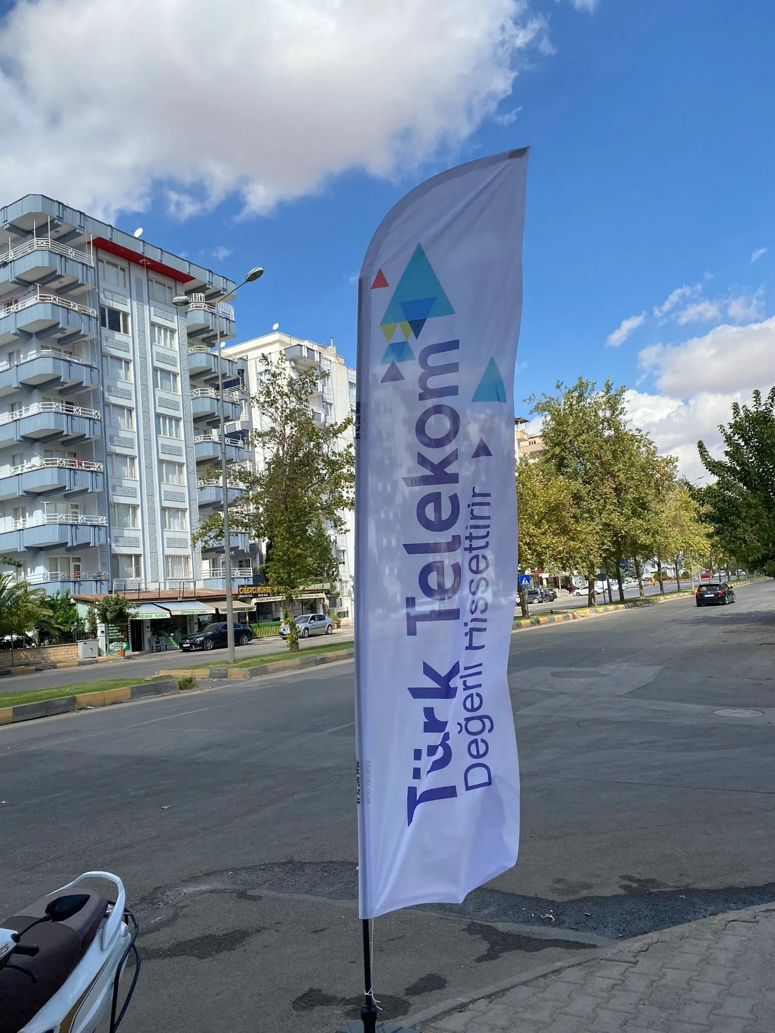 Cep Telefoncu Yelken Bayrağı-64